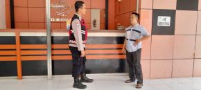Upaya Patroli presisi di Objek vital di Wilayah Hukum Polsek Tempuran, Sampaikan pesan Kamtibmas kepada masyarakat.Karawang - Polsek Tempuran Polres Karawang Polda Jabar,