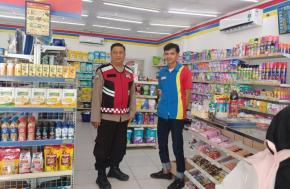 Upaya Personil Polsek Tempuran Kembali Cek CCTV minimarket Guna antisifasi gukamtibmas di wilayah hukumnya.