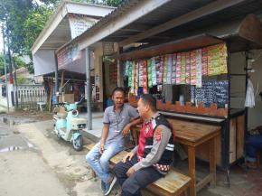 Polsek tempuran polres karawang sampaikan pesan Kamtibmas melalui giat Sambang Bersama Masyarakat.