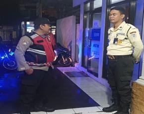 Upaya Giat Kunjungi Bank BRI Gempol Patroli Prekat Polsek Banyusari di Malam Hari