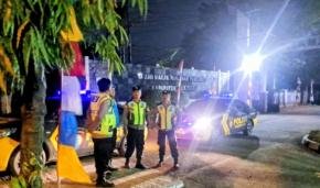 Patroli Malam Polsek Klari Bersama Polsek Purwasari Pastikan Perbatasan Aman Kondusif