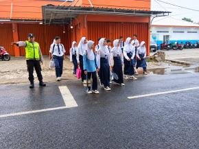 Polsek Telagasari Pastikan Lalu Lintas Kondusif dalam Giat Sapa Pagi