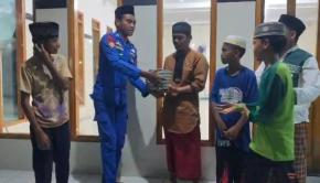 Polairud Polda NTB Salurkan Bansos dan Al-Qur