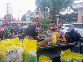 Upaya Polsek Purwasari Polres Karawang Sediakan Beras Murah Untuk Masyarakat Guna Meringankan Beban Pangan Masyarakt