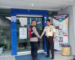 Pastikan Objek Vital Perbankan Aman, Personil Polsek Tegalwaru Giat Patroli Siang dan Monitor