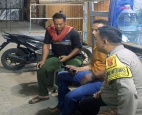 Bhabinkamtibmas Ikut Serta Dalam Giat Ronda Bersama Warga