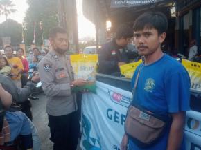 Dalam Rangka Gerakan Pasar Murah Polsek Purwasari Polres Karawang Jual Beras Murah