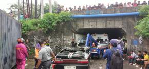 Truk Kontainer Terguling Timpa Minibus di Karawang, Polisi Sampaikan Duka Mendalam