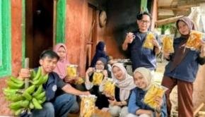 Mahasiswa STIES Indonesia Purwakarta Dampingi UMKM Keripik Desa Cihanjawar, Dorong Produk Lokal Tembus Pasar Lebih Luas