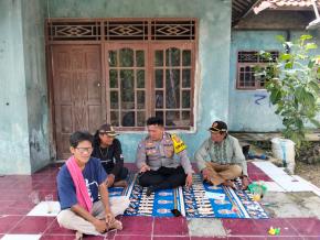 Bhabinkamtibmas Desa Karyabakti ajak Masyarakat Binaannya untuk menjaga Kamtibmas