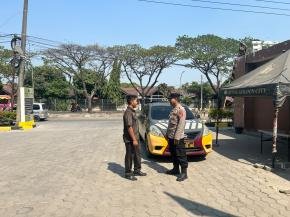 Polisi Laksanakan Patroli Prekat, Imbau Security Perum Royal Garden untuk Jaga Kamtibmas di Lingkungan Komplek