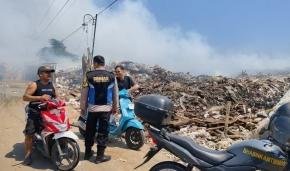 Kolaborasi Bhabinkamtibmas Polsek Klari dan Damkar Karawang Edukasi Warga Desa Belendung Waspada Karhutla