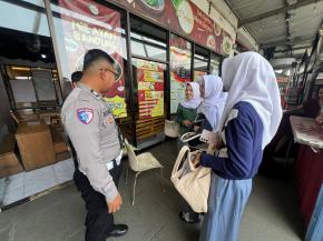 Upaya Satlantas Polres Karawang, Berikan Pengetahuan Etika Tertib Berlalu Lintas Kepada Pelajar