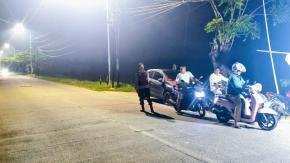Anggota Polsek Batujaya melaksanakan Patroli Prekat serta Sambangi Masyarakat Desa Karyamakmur