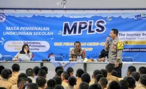Polisi Hadir di MPLS, Tanamkan Karakter dan Semangat Kebersamaan kepada Siswa Baru SMK Perguruan Cikini 