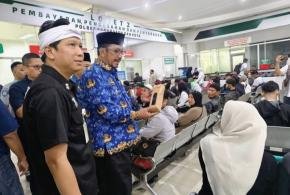 Sentuh Layanan Samsat Cibadak, Bupati Sukabumi Apresiasi Kemudahan untuk Warga