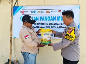 Polsek Batujaya Polres Karawang melaksanakan Kegiatan Gerakan Pangan Murah (GPM) di Mako Polsek Batujaya