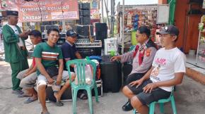 Kanit Sabhara Polsek Batujaya laksanakan Patroli Dialogis dan Sambangi Masyarakat untuk memberikan arahan dan himbauan