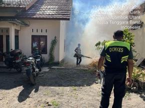 Cegah DBD, Biddokkes Polda NTB Lakukan Fogging di Mako dan Asrama Polsek Kayangan–Bayan