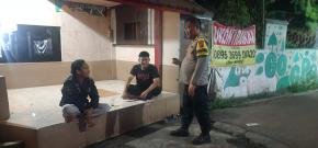 Warga Gintungkerta Sambut Baik Kedatangan Anggota Polsek Klari Ke Pos Kamling?