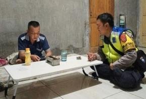 Anggota Prekat Polsek Banyusari Sosialisasikan Bahaya TPPO