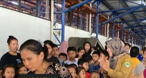Peluk Trauma Anak Korban Banjir, DP3A Karawang Hadirkan Ruang Aman di Pengungsian