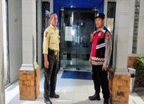 Bripka Satim Kembali Kunjungi Bank Bank BRI Gempol Patroli Prekat Polsek Banyusari di Malam Hari