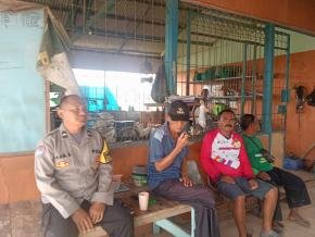 Bhabinkamtibmas Polsek Telagasari Sebar Himbauan Kamtibmas Saat Sambang Kepada Masyarakat Binaan