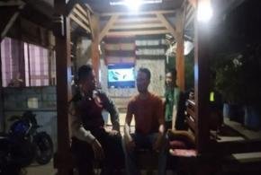 Bhabinkamtibmas Ikut Serta Dalam Giat Ronda Bersama Warga di Wilayah Hukum Binaan