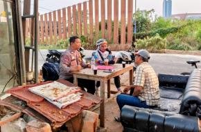 Bhabinkamtibmas Desa Purwadana Rutin Lakukan Sosialisasi, Ingatkan Bahaya Judol Kepada Warga di Desa Binaan