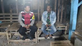 Bhabinkamtibmas Polsek Telagasari Lakukan Pembinaan Siskamling di Desa Binaan