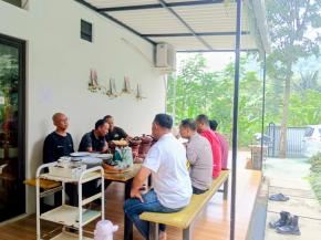 Bhabinkamtibmas Polsek Tegalwaru Sapa Warga Patroli Siang Cooling System di Wilayah Cikamuning, Cintawargi