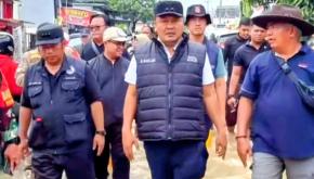 Pemkab Karawang Hadir di Tengah Banjir, Wabup Maslani Serahkan Bantuan dan Beri Penguatan Warga