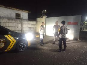 Patroli Malam Polsek Kotabaru Sambangi Pabrik Himbau Satpam