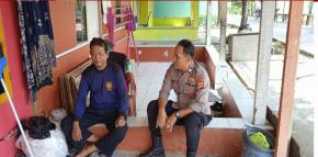 Dalam Sambangnya, Bhabinkamtibmas Polsek Rengasdengklok Ajak Warganya Jaga Kamtibmas