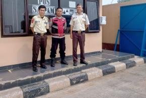 Upaya Personel Polsek Lemahabang Sosialisasikan Layanan Call Center 110 Di Obyek Vital di Wilayah Binaan