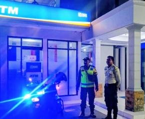 Patroli Malam Polsek Banyusari, Jaga Warga Tetap Aman dan Nyaman