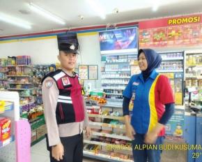 Brigadir Alpian Budi K Giat Patroli Perekat Supermarket Indomaret Gempol Guna Antisipasi Kejahatan