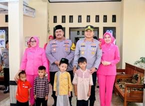 Polres Subang Melalui Polsek Kalijati Gelar Sunatan Massal untuk 36 Anak