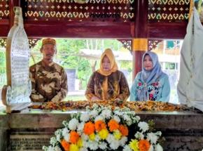 Sekda Sumedang Tuti Ruswati  Mendampingi Sekjen MPR RI Siti Fauziah Ziarah ke Makam Cut Nyak Dhien dan Makam Pangeran Sugih