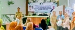 Peluk Lansia agar Tetap Bermartabat, Dinsos Karawang Beri Pembinaan dan Bantuan Sembako