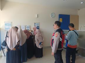 Anggota Polsek Batujaya Sambangi Scurity Bank BJB Unit Batujaya serta menyampaikan Arahan dan Himbauan Kamtibmas