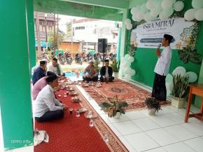 Bhabinkamtibmas Polsek Tegalwaru Hadiri Acara Isra Mi