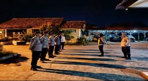 Polsek Rengasdengklok Laksanakan Apel Malam Ahir Pekan sekaligus Patroli KRYD