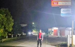 Personil Polsek Tegalwaru Patroli Malam Giat Monitoring Jalan Sepi di Kampung Munjul, Cintalaksana
