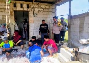 POLSEK PURWASARI MONITORING KELANCARAN DAN KESEHATAN HEWAN KURBAN DI WILAYAH PURWASARI