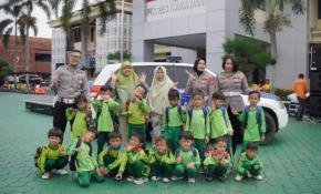 Satlantas Polres Karawang Rutin Laksanakan Kegiatan Polsanak Bersama Anak-Anak Usia Dini