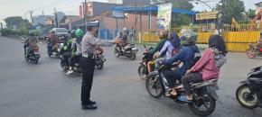 Kanit Lantas Polsek Kotabaru Laksanakan Gatur Lalin Ciptakan Kamseltibcar Lantas