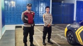 Patroli Prekat Malam, Anggota Samapta Polsek Rengasdengklok Kunjungi Kantor Bank BJB