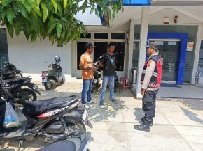 Jaga Kondusifitas Siang Hari, Patroli Polsek Tempuran Sambangi Juru Parkir Guna Antisipasi guan kamtibmas.